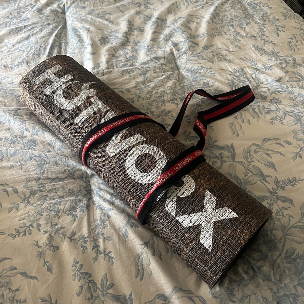 hotworx yoga mat and strap